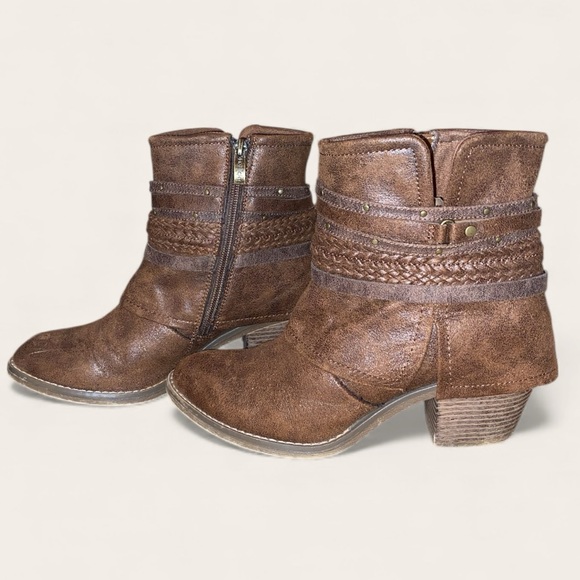 LIMELIGHT“Myka” Western Style Ankle Booties with Straps Low Heel Brown Size 9 - Picture 3 of 11